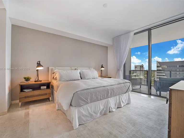 88 SW 7th St #1810 — Photo 5