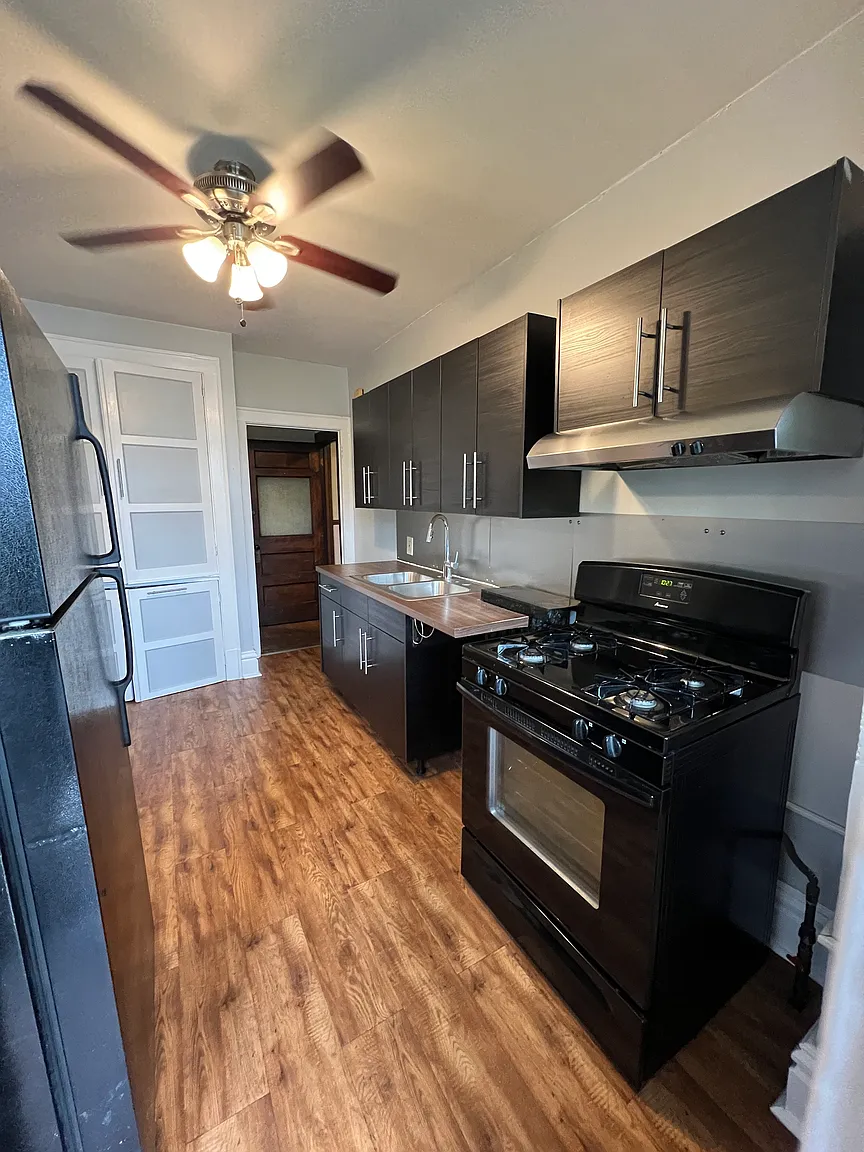 2702 Center St #3 photo 1