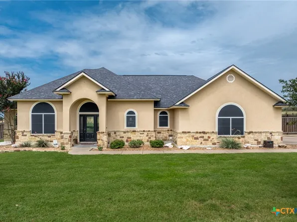 326 Creekwood Dr, Gonzales, TX 78629