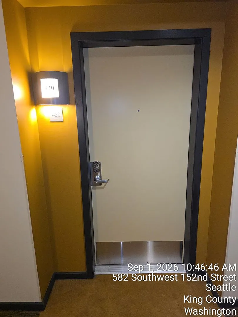 Burien Town Square 1 bedroom on the 4th floor, with 1 car parking space in garage - Available now!! — Photo 4