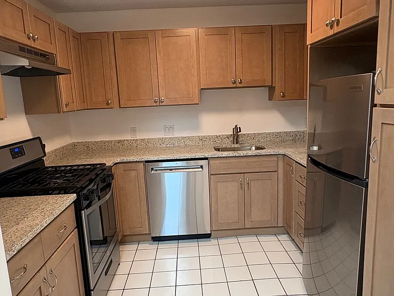 1240 Whitney Ave #C — Photo 3