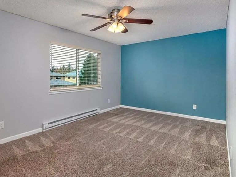 1440 NE Paropa Ct — Photo 20