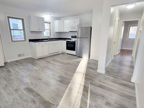 5th image of 944 Algonquin Ave