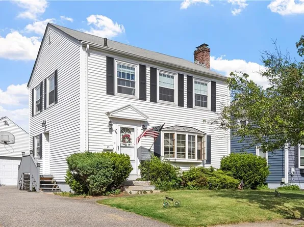21 Brookwood Rd, Cranston, RI 02910