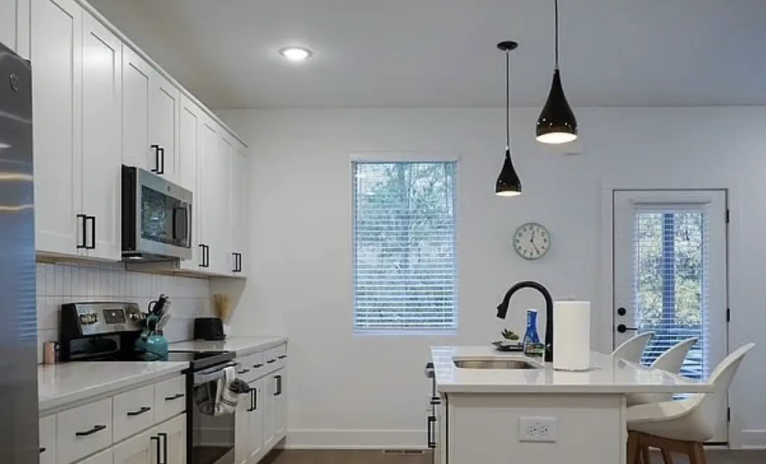 3 bed, 3.5 bath, 1550 sqft, $2,000 — Photo 4