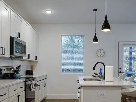 4th image of 1025 Page St Unit 101
