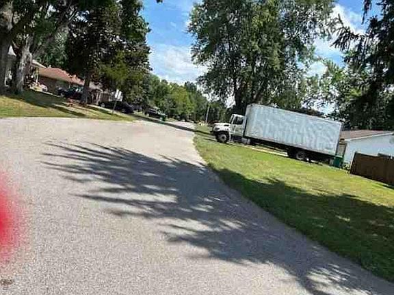 3rd image of 806 Joliet Dr