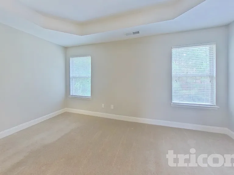 2102 Farmdale Ct — Photo 7