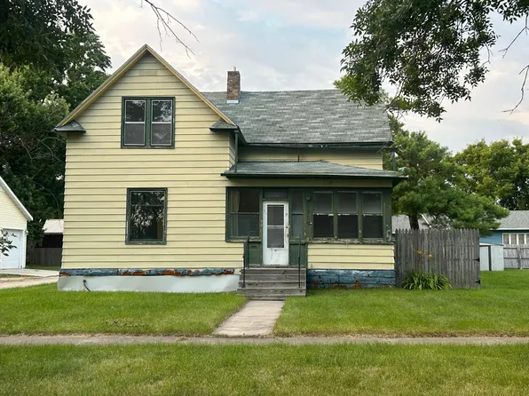 309 4th St W, Thief River Falls, MN 56701
