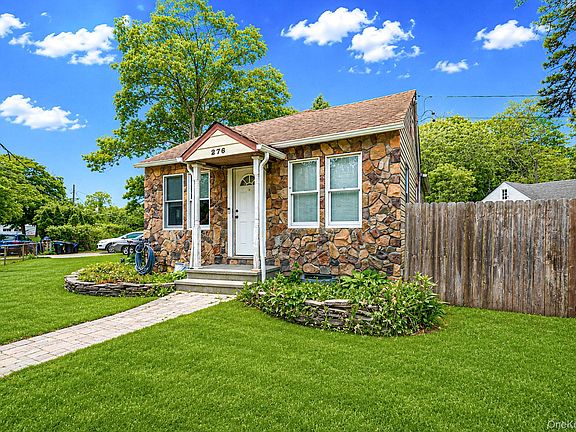 4th image of 276 Dogwood Road W
