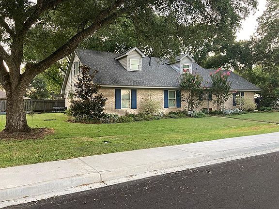 3rd image of 402 Town And Country Dr