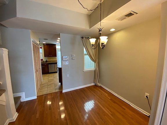 5th image of 931 5th St SE