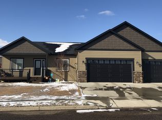 2787 Country Oak Dr, Dickinson, ND 58601