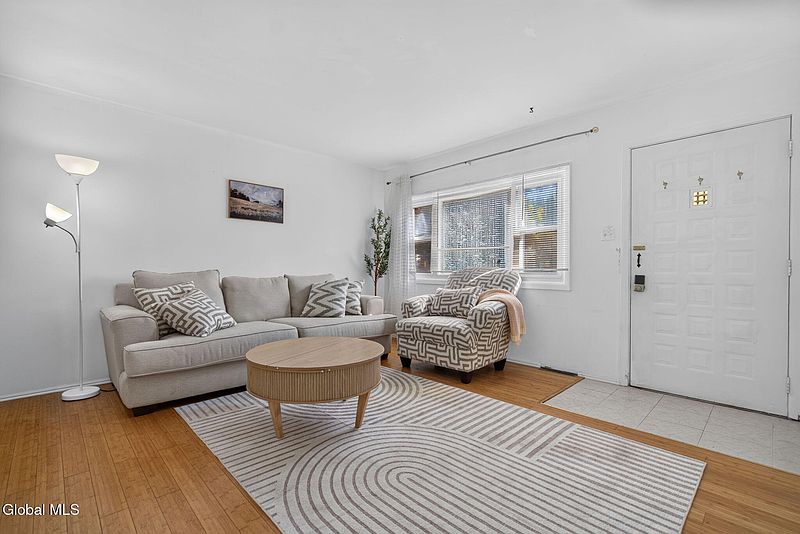 5th image of 327 Manchester Road