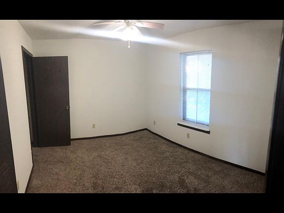 5th image of 480 N Shiloh Ave