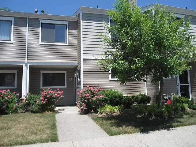 23 Gloria Ct