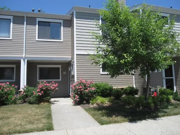 23 Gloria Ct, Tinton Falls, NJ 07724
