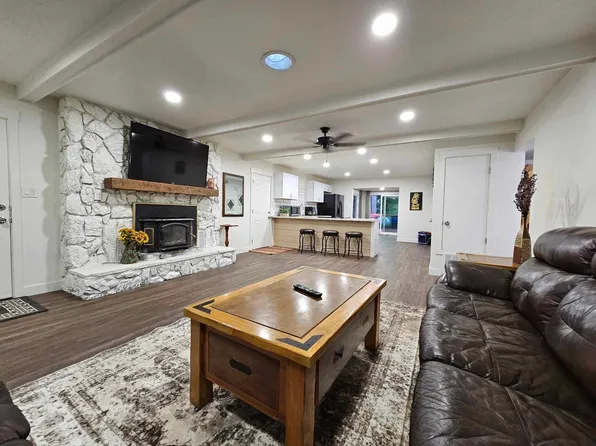 6836 Ridgeway Dr, Pollock Pines, CA 95726