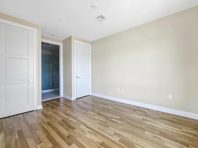 10 Main St #420 — Photo 16