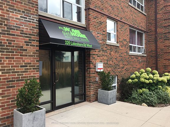 2nd image of 320 Lakeshore Rd W #2