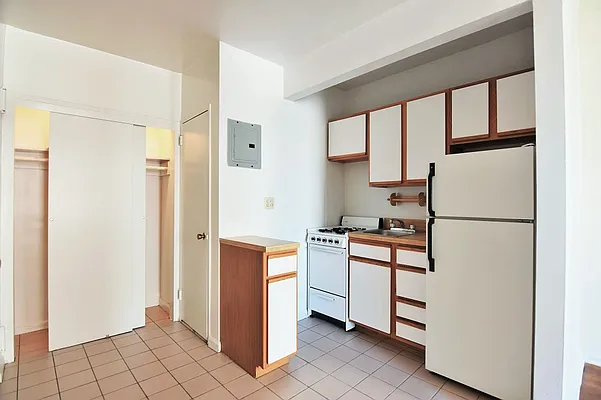 Rented by Balass Ralph, LREB | media 6