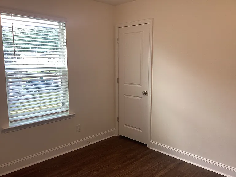 601 E Lionel Rd — Photo 16