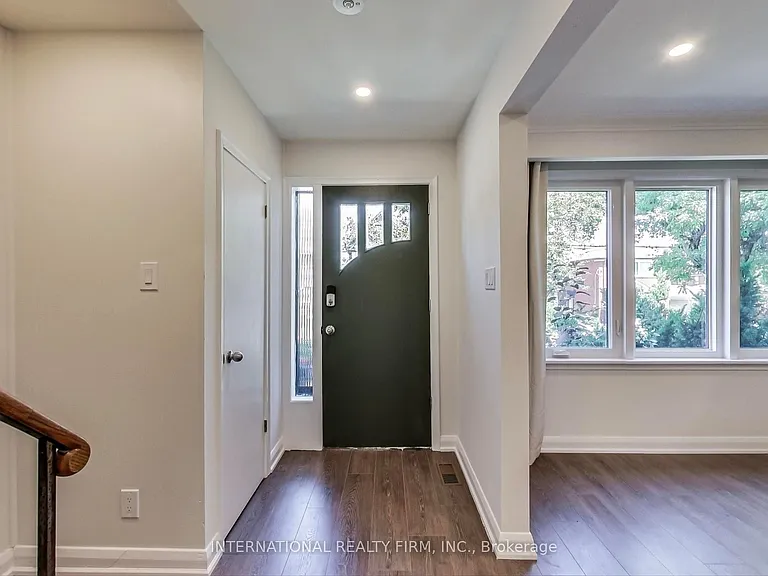 1097 Glengrove Ave — Photo 3