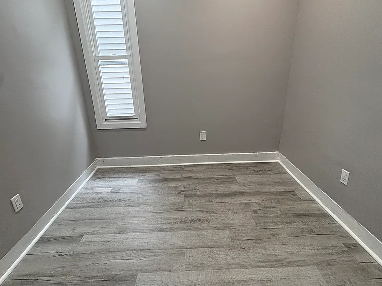 125-127 Redwood Ave #22 — Photo 6