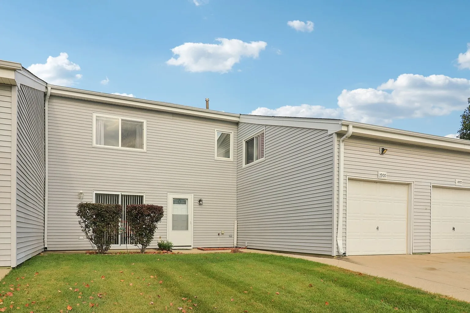 1900 Basswood Ln photo 1