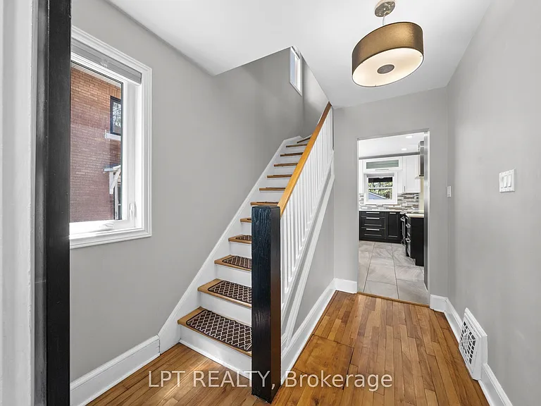 126 Blackburn Ave — Photo 5