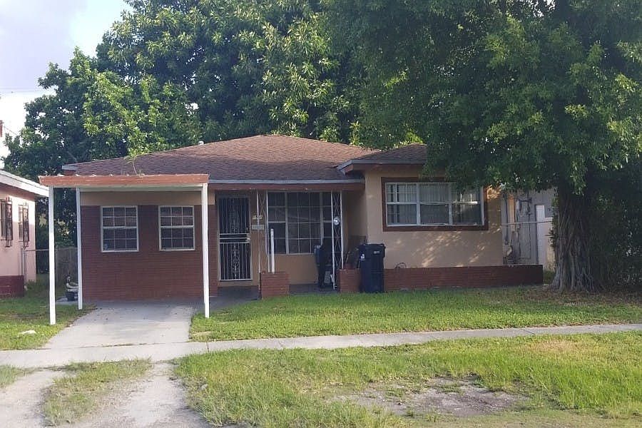 1st image of 1551 NE 161st St