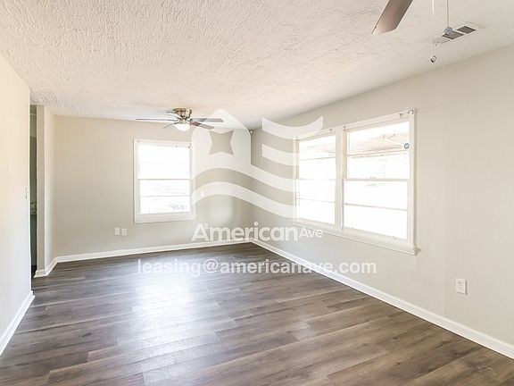 157102_002_living_room_3.jpg