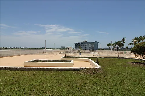 13499 Biscayne Blvd #412 Photo 1