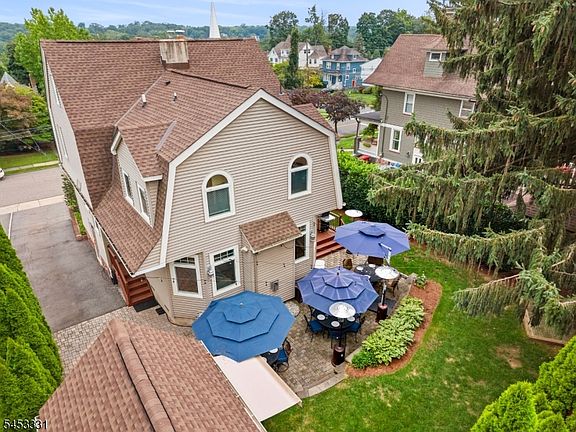 5th image of 159 Hillside Ave