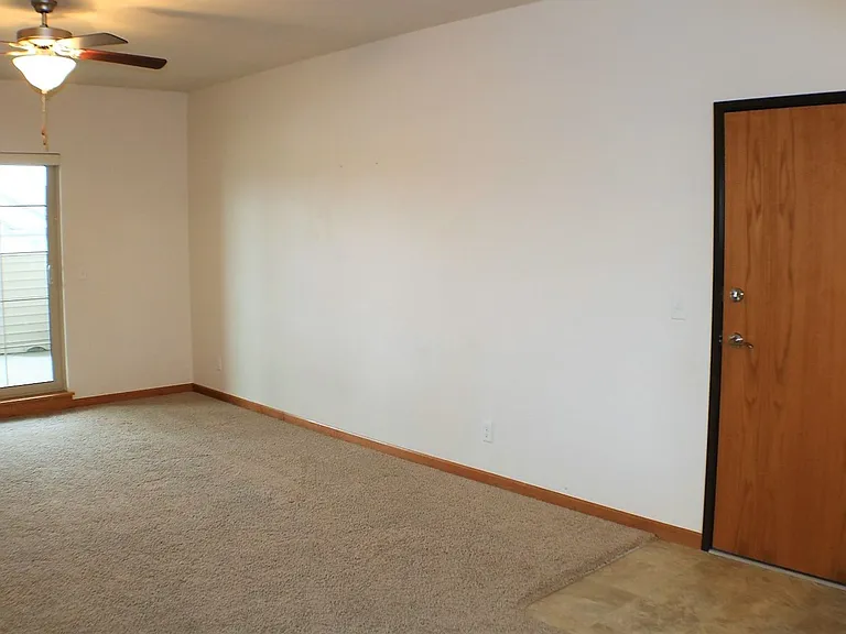 460 Cameron Way — Photo 5