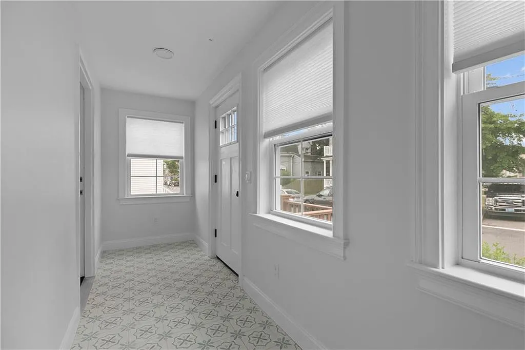 34 E Bowery St — Photo 3