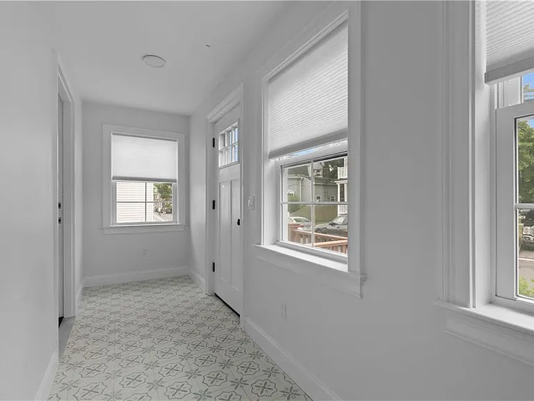 34 E Bowery St — Photo 3