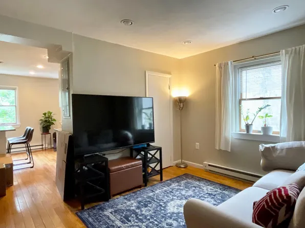 193 Everett St APT 3, Boston, MA 02128