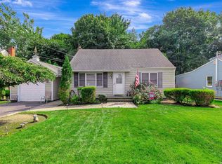 60 Magerus St, Huntington Station, NY 11746