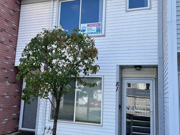 81 Rosebud Ln, Mount Clemens, MI 48043