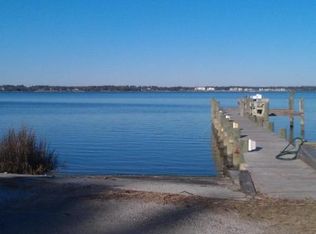 112 McGinnis Dr, Pine Knoll Shores, NC 28512