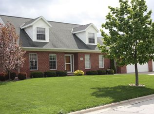 220 Oak Brook Dr, Pulaski, WI 54162