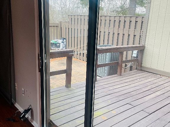 5th image of 371 Bridge St