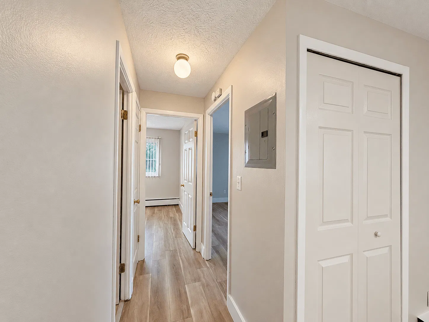 Holland Gardens Apartments — Photo 3