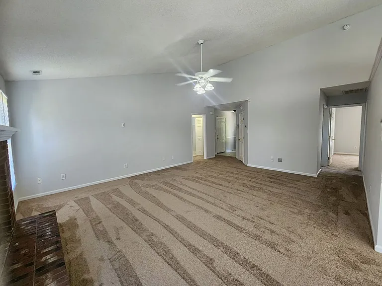 210 Rivershore Dr — Photo 6