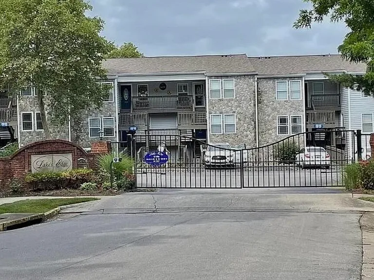 2414 Lake Park Rd #4303 — Photo 1