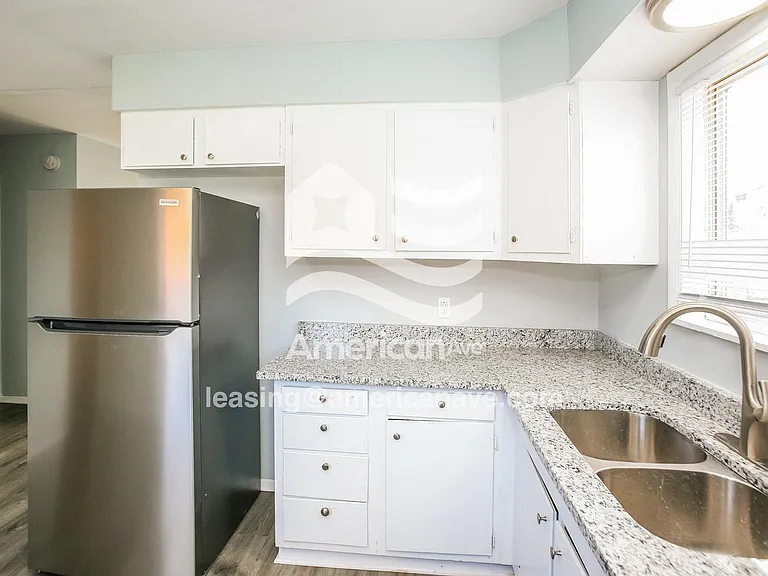 877911_006_kitchen_12742488.jpg
