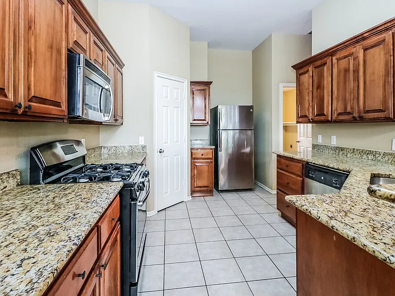 2200 SW 141st Pl — Photo 8