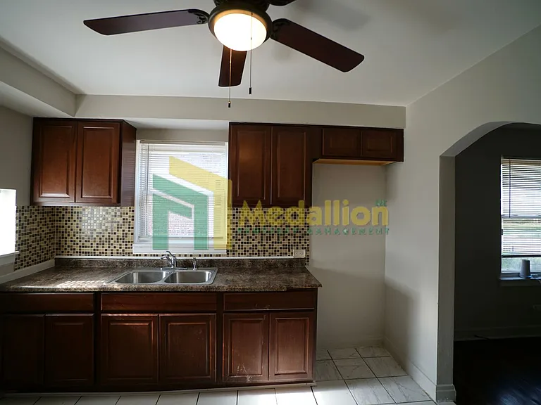 10123 S Crandon Ave — Photo 6