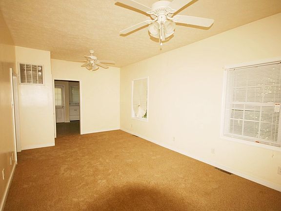 2nd image of 2205 Richmond St